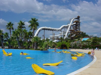 Aquapark Flamingo is situated in Urb. La Siesta, Torrevieja, 2 mins from Carrefour and the new Habaneras shopping centre